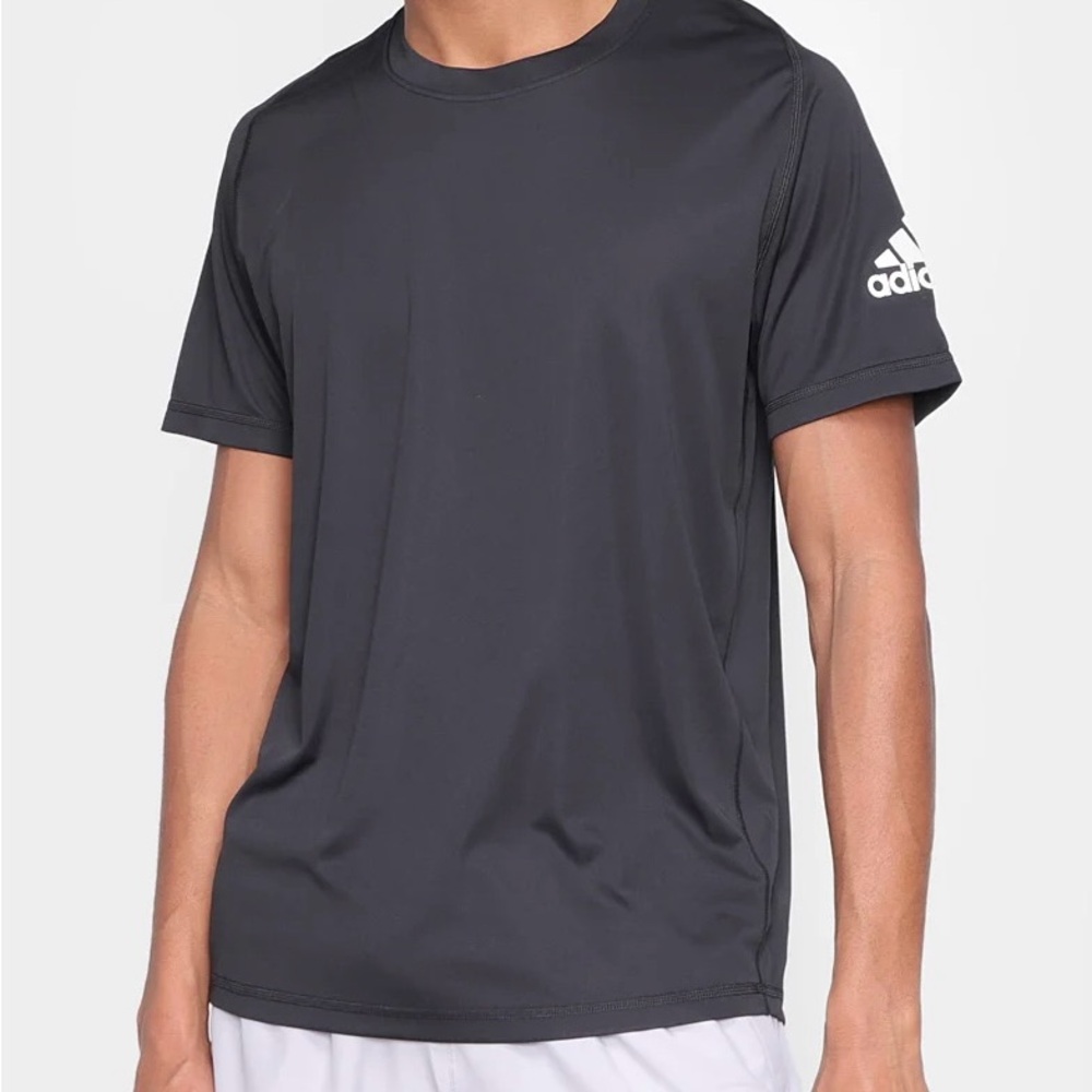 Adidas Men's black size small  Short Sleeve Tee